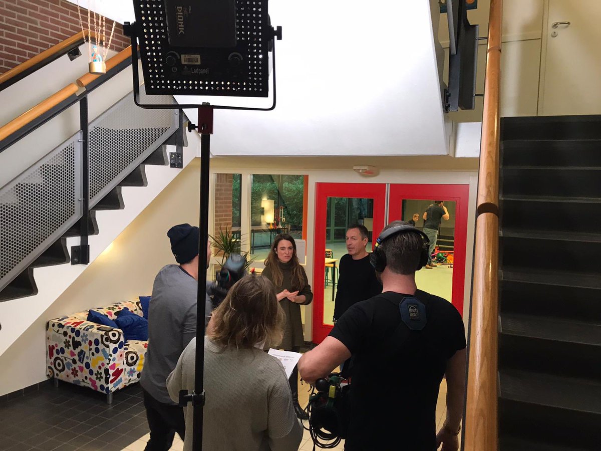 specialheroes's tweet photo. Vandaag maakt @ITV opnames tijdens Art Heroes workshops op Het Hofpark @onderwijsspec Leerlingen werken toe naar optreden @PodiumGigant #artheroesmetdankaandeelnemers @VriendenLoterij https://t.co/fHdSJiyqZO