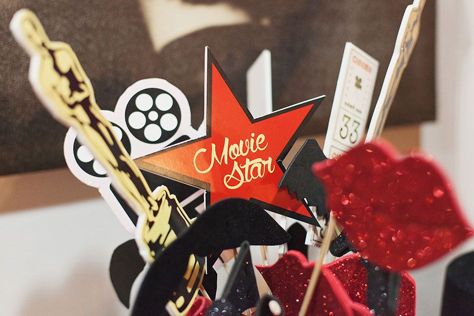 Estamos en la semana del #cine, descubre todo lo que necesitas para organizar una #fiesta temática de #películas y suma ideas para tu disfraz de #Carnaval.
barullo.com/blog-disfraces…