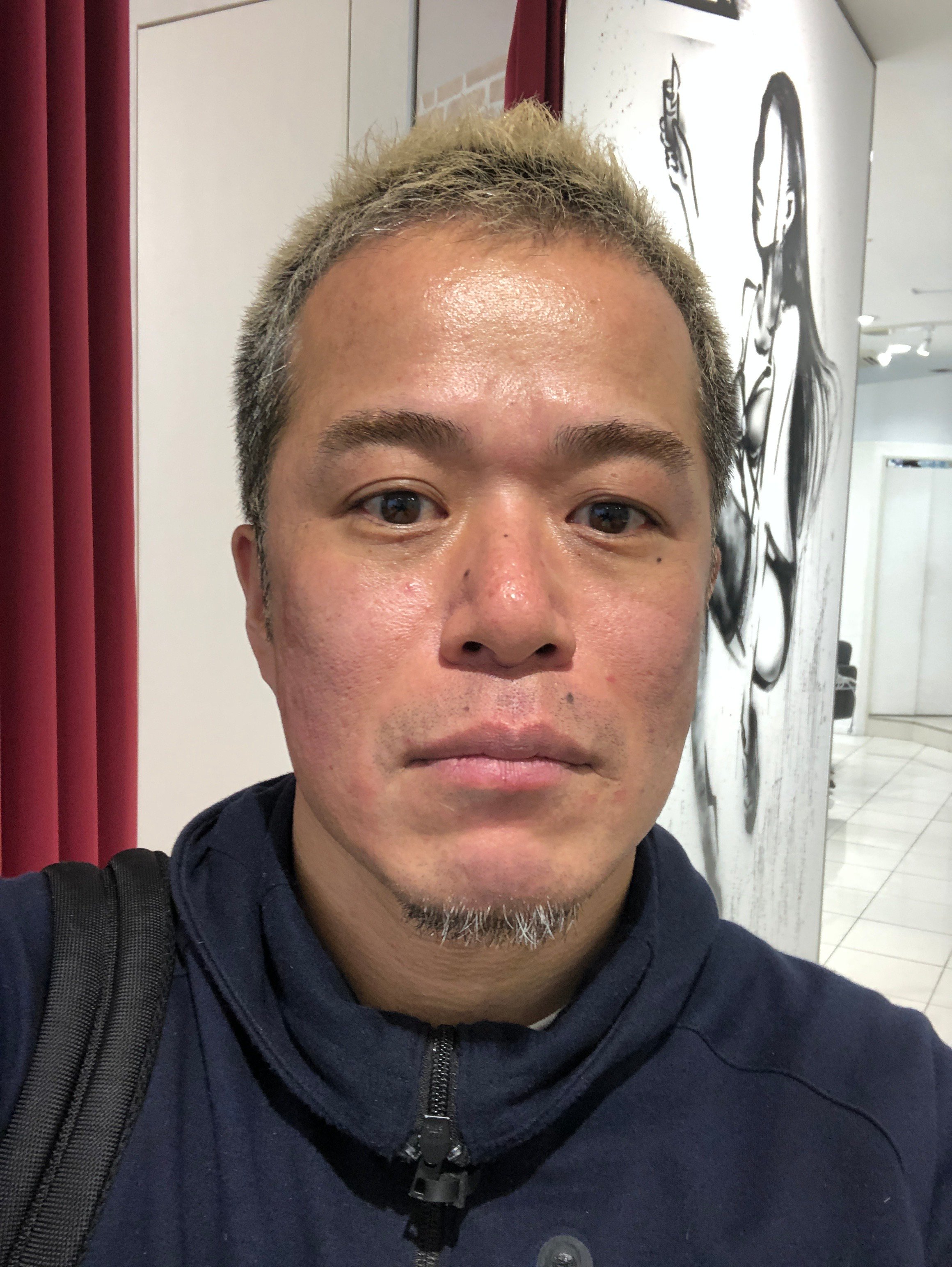 田端 おっさんyoutube再始動 Youtubeを本気でやるにあたって 一目見たら忘れられない特徴を と金髪に1ヶ月前にしてみましたが 伸びたので サイドだけカットしました 15年ほど５分刈りだったので どういう頻度でカットとかカラーに行けばいいのか