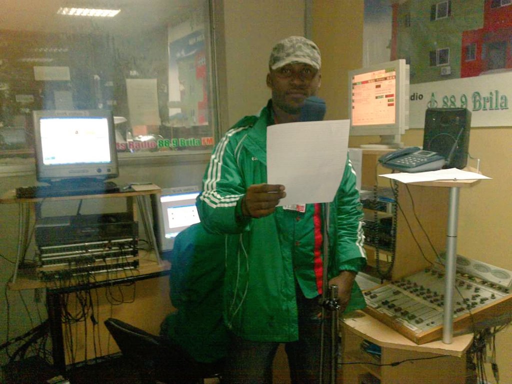 Theskylevelent's tweet photo. Dear Radio,

Thank you for the exciting years. Sometimes I felt like giving up but I stayed on,and you haven't disappointed. 

Let's continue doing this.

Yours Faithfully,
George I. Essien. 

#WorldRadioDay #WeAreRadio #WRD2020 #WeAreDiversity #RadioforDiversity #tbt #Throwback https://t.co/bwZLZbW5DT