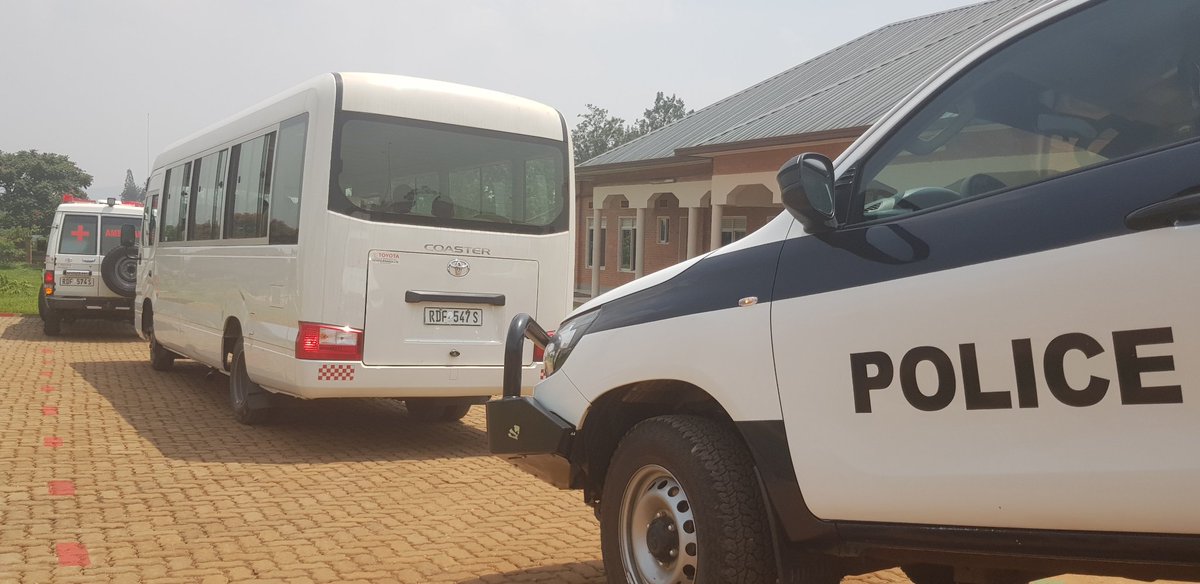 RwandaHealth's tweet image. Rwanda holds a simulation exercise to test its capacities in preparedness and response for any Coronavirus Disease suspected cases at @RwaMilitaryHosp. #COVID19 

There is no single case of Coronavirus Disease in #Rwanda to date. @RBCRwanda #RwOT