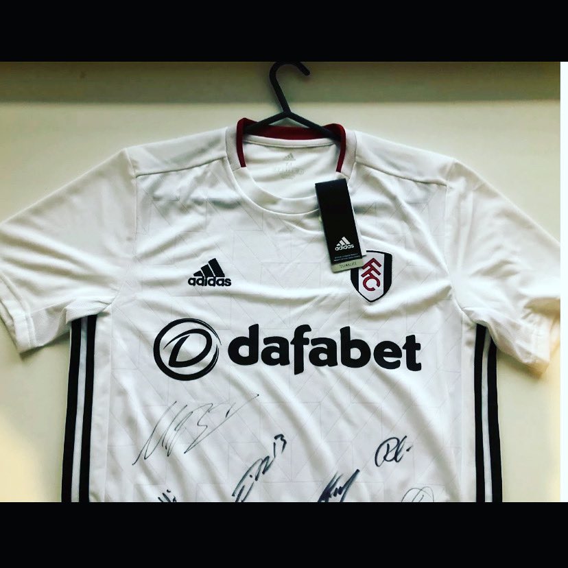 ninetytwo_in_92's tweet photo. 3 days until the eBay auction finishes on this seasons Fulham shirt, signed by first team squad. Please bid https://t.co/cfw76nq5J2 https://t.co/WfB4Z5fFQE