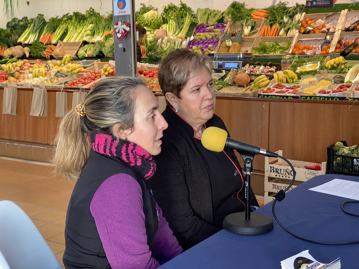 OnaMalgrat's tweet photo. 🔴 Els paradistes del Mercat Municipal de Malgrat de Mar són els protagonistes avui a l’especial #DiaMundialDeLaRàdio https://t.co/3Iq7ONOUzU