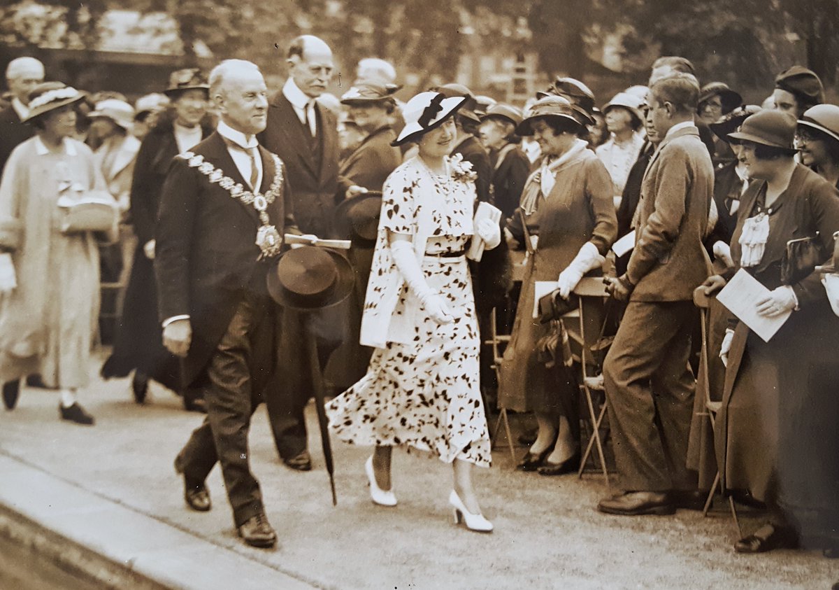 coramsfields's tweet photo. The ultimate #ThrowbackThursday! Opening of Coram's Fields and the Harmsworth Memorial Playground on 21st July 1936, with the Duchess of York.
What's your favourite memory of Coram's Fields?
🌳🍂
#London #CoramsFields https://t.co/0oAK1o6UTc