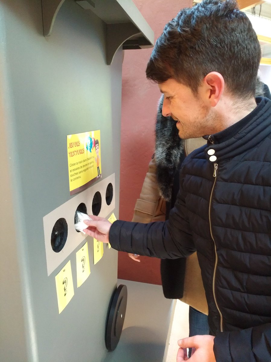 G_Chalmet's tweet photo. Visite du centre de tri de #Dreux par les conseillers. Présentation des conditions de travail, de l'organisation du tri de déchets et de l'accompagnement des salariés dans le cadre des Parcours Emploi Compétences.Merci à Sitreva pour l'accueil. @poleemploi_RCVL @Viollier_E https://t.co/QfCOG2vd9a
