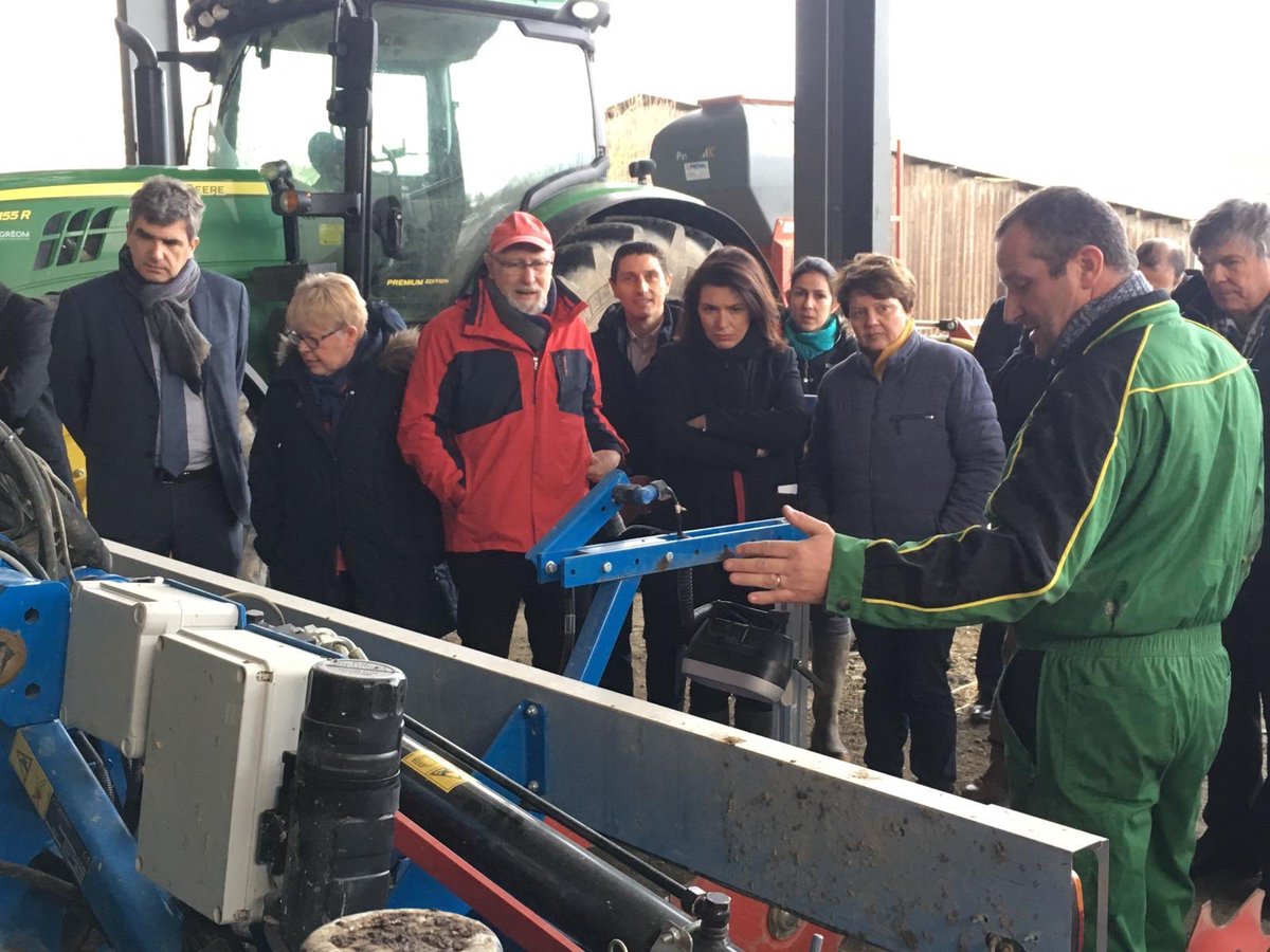 laurentgerault's tweet photo. Journée #eau 💧en @paysdelaloire 

🔵 1er Enjeu : Santé
« Sécuriser la potabilité de l’Eau »
Rencontre avec le Syndicat d’eau d’Anjou sur l’exploitation de F. Robert à #Angrie 
🔹Présentation des actions mises en place sur la zone de captage https://t.co/excK6n24D2