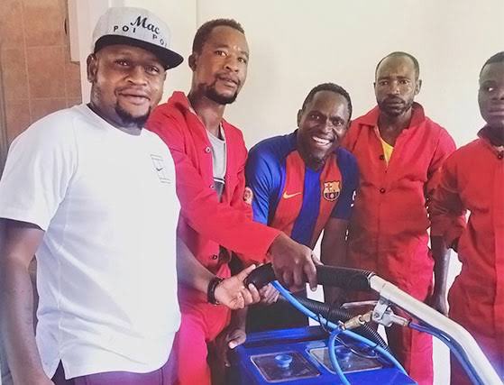 tweepstofollow's tweet photo. Basani Cleaners, cleaning and hygiene company owned by serial entrepreneur McMillan Masoka.This cleaning company prides itself with empowering and employing people from Twitter and advertising their work in a humorous manner.
Follow them here:@BasaniCleaners_
#TweepsToFollow https://t.co/St3FibKI88