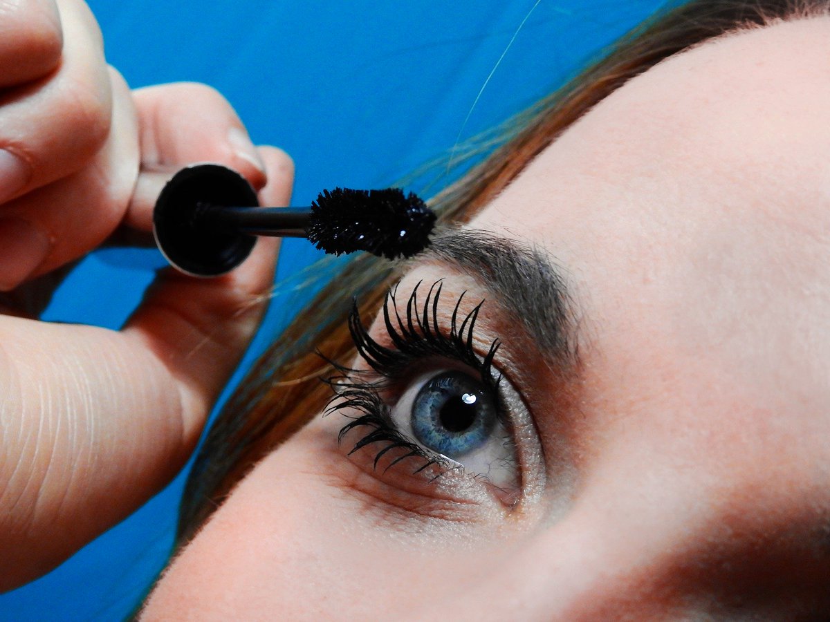 bigbasket_com's tweet photo. #DidYouKnow, the most common injury caused by makeup is scratching the eye with a mascara wand! Funny, isn't it?
#bigbasketTrivia #BeautyTrivia #MakeupFacts https://t.co/B2NSOyxc3f