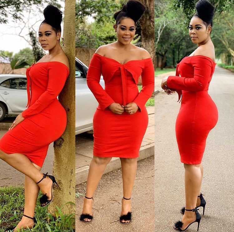 AstridsAvon's tweet photo. She looks great, right?
Anyway, now that Valentine’s is a few hours away, let’s get this out of the way.
Is dressing up in red on the day whack or?
#MadamBoss
#PatternAndStyle
@BruciEEye @bonganinkunzi @AuxiliaK @andile_tshuma @Yolisswa @tannytkay @vusadb https://t.co/axglYZZ9bh