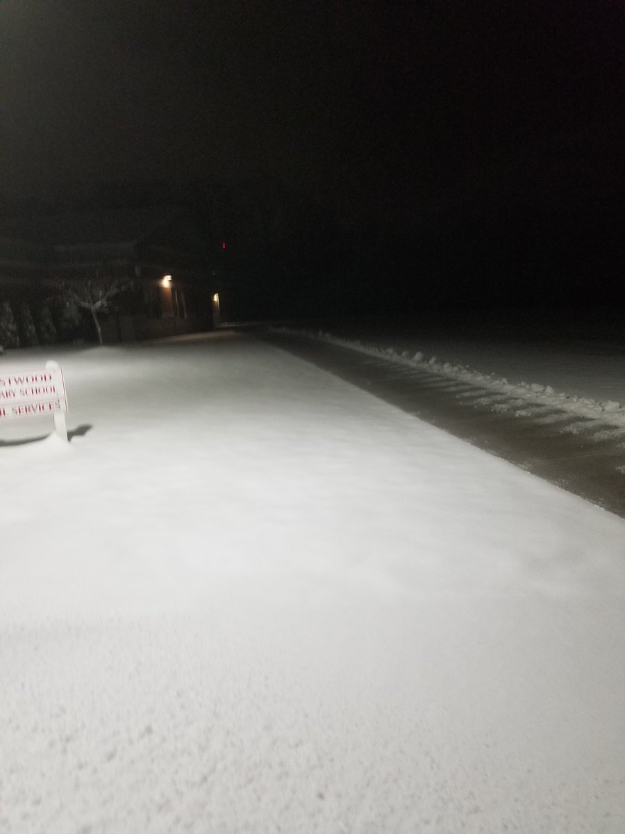 kule778's tweet photo. Thank you ground and maintenance crew!!you guys are awesome... I really appreciate your work, and so do my parents!!! #surroundcare #clearingsnow #wishingforsnowday #everykid https://t.co/Us7GiPvhtz