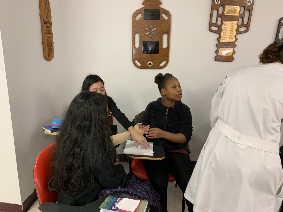 is_109's tweet photo. IS 109 exploring the field of Physician Assistant at St. John’s University https://t.co/Q9XWQeysAo