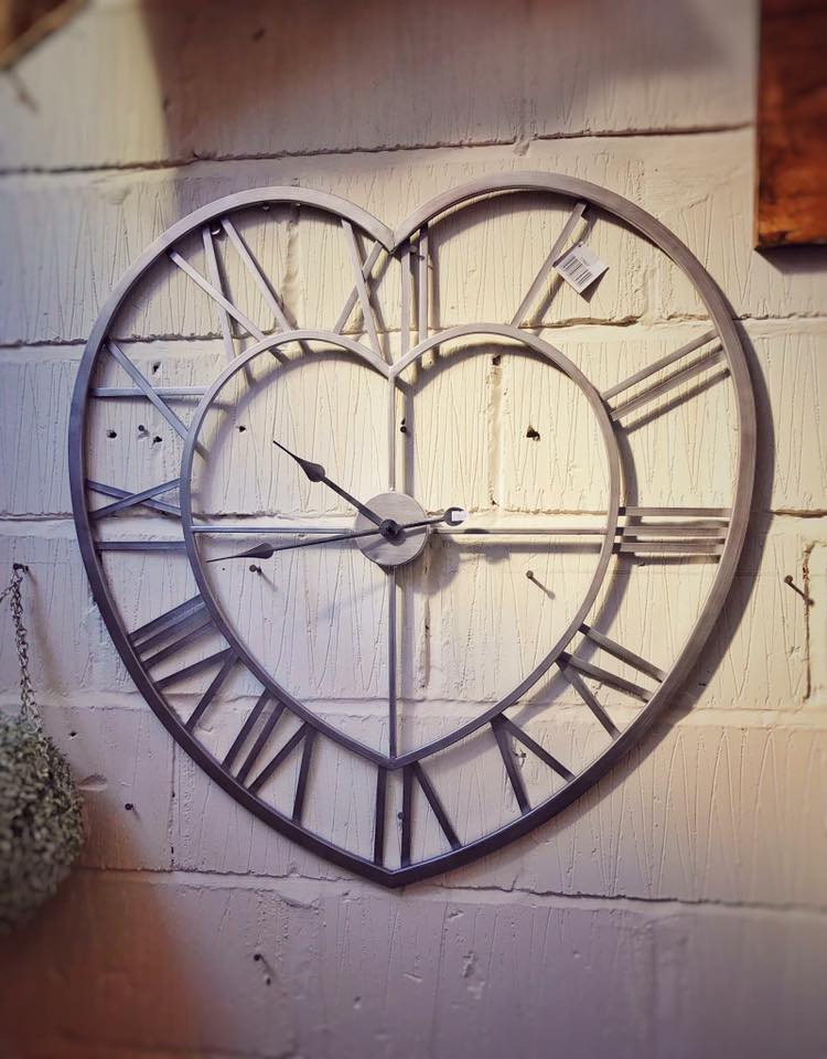 PlattersSlate's tweet photo. Back in Stock - Heart Skeleton Clock - SALE - £69.99 - https://t.co/SEh6GAWYfD https://t.co/YVrAcYjvqR