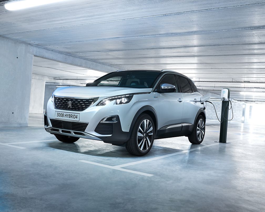 PeugeotUKPR's tweet photo. When buying one of @PeugeotUK's latest #FullElectric or #PlugInHybrid models, new car buyers will benefit from a free six-month subscription to @polarnetwork's Polar Plus, the UK’s largest electric vehicle charging solution. Find out more➡️https://t.co/GOqtaBoKjo #CustomerOffer https://t.co/zicweEPhZY