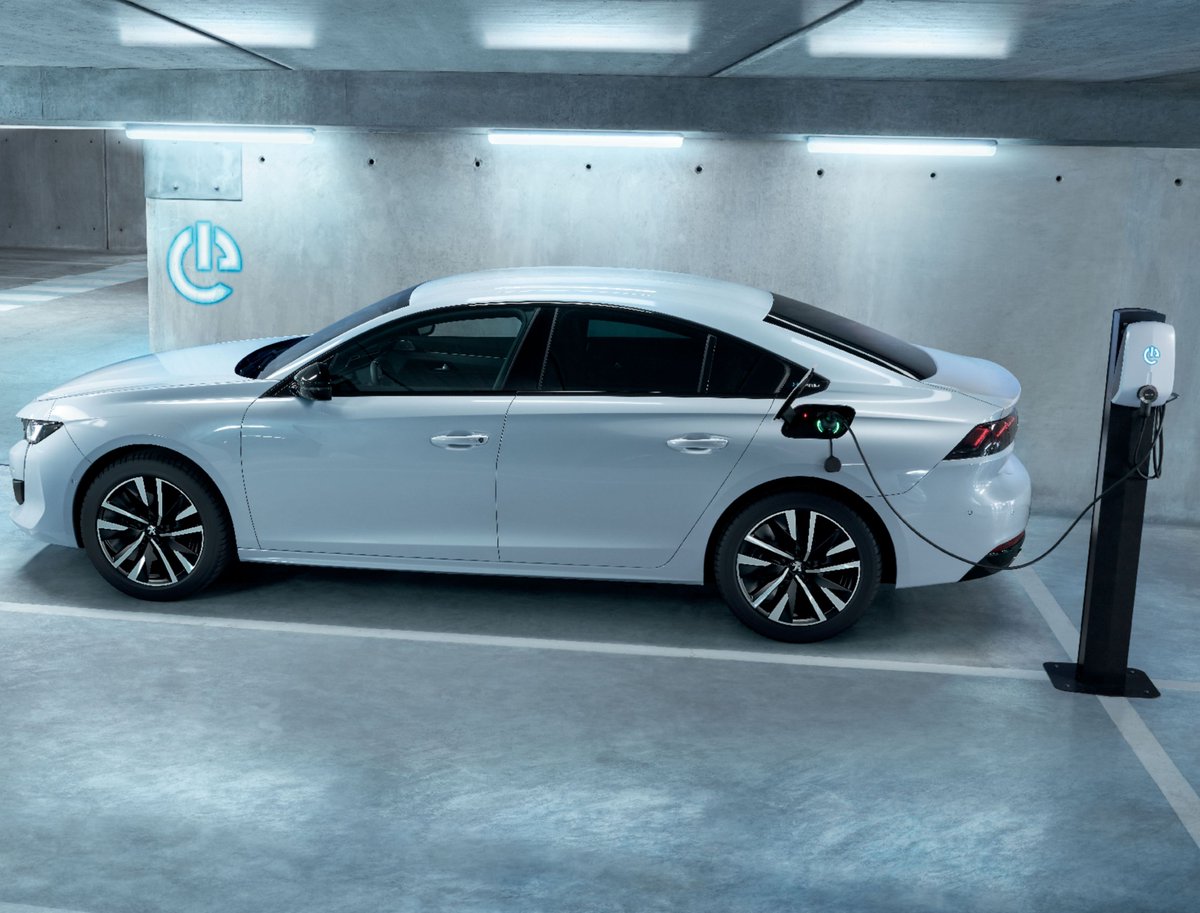 PeugeotUKPR's tweet photo. When buying one of @PeugeotUK's latest #FullElectric or #PlugInHybrid models, new car buyers will benefit from a free six-month subscription to @polarnetwork's Polar Plus, the UK’s largest electric vehicle charging solution. Find out more➡️https://t.co/GOqtaBoKjo #CustomerOffer https://t.co/zicweEPhZY