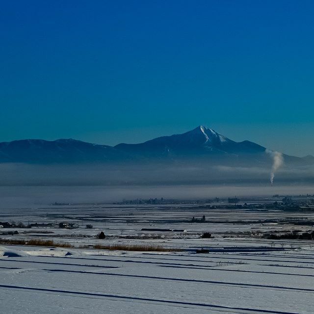 moonbeach777's tweet photo. 朝霞の磐梯山 https://t.co/FsgMlERCcN https://t.co/Z2hbMYu9Y9