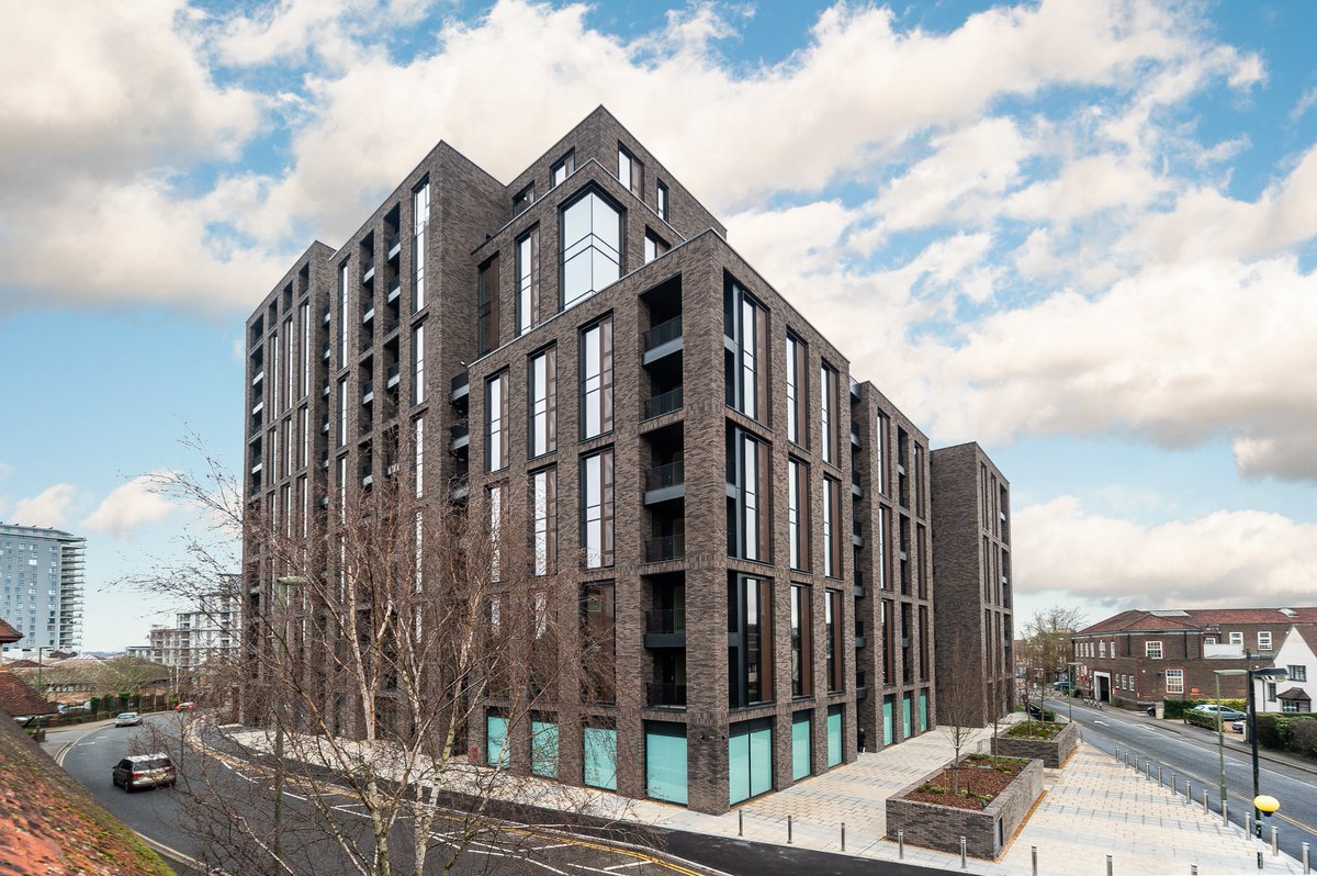 synergyllp's tweet photo. Project four is Harrington Place, the new sky-high residential scheme in Woking. The apartments offer contemporary, energy efficient living and some truly breath-taking views from the upper storeys. Find out more here https://t.co/4bI5o7sYD1
#fivedays #fiveprojects #residential https://t.co/jB3sZP3OCu