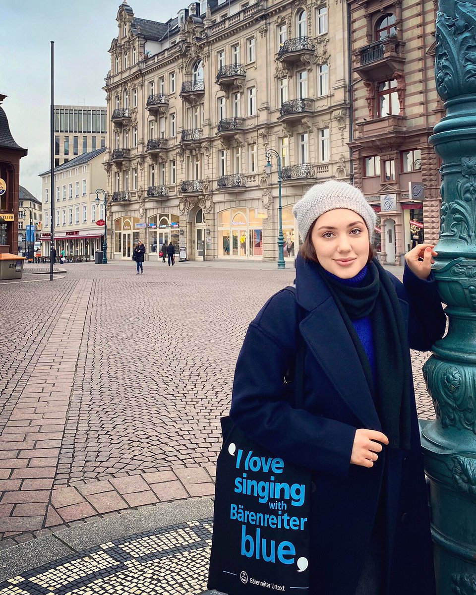 ElKhashem's tweet image. Another rehearsal day for #PeterGrimes is on the plan for today! How about you?😉 Thanks to @Baerenreiter for sending me this pretty and very handy gift!😉🤗 #annaelkhashem