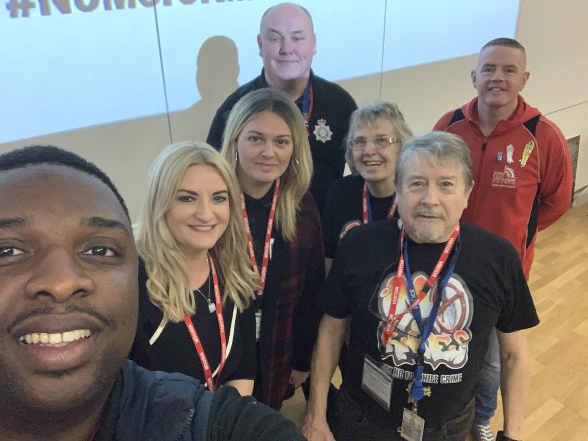 ChristiGabbitas's tweet photo. Taking a 5 min break with @mo_timbo @foundation_rich @riverside_rich @TonyHar48776950 @Leewesterman11 in @HavelockAcademy #Grimsby #NoMoreKnives partnership with @HumbersidePCC @No2KnifeCrime #countylines #education https://t.co/xgfRfKqa8m