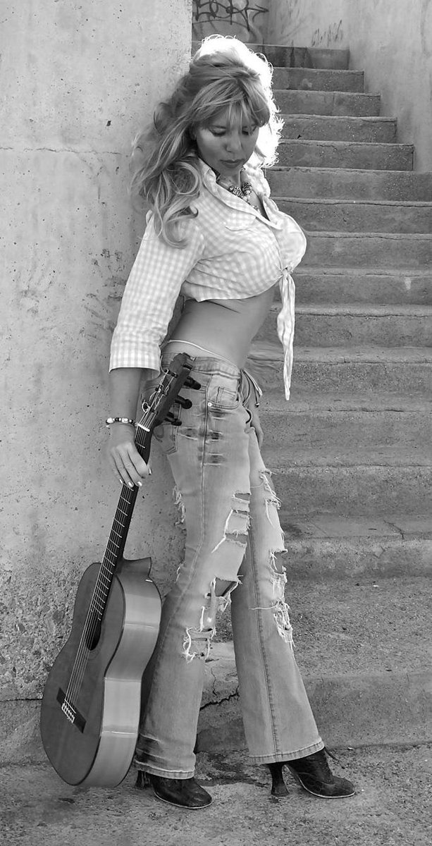 GalinaVale's tweet image. @GalinaVale  #galinavale #galinavaleguitar #guitarplayer #flamencas #guitar #classicalguitar #guitarbody #guitardiva #ladivadelaguitarra #femaleguitarist #photography #blackwhitephoto #romantic #musician #artist #spain #violao #showgirl #spanishguitar