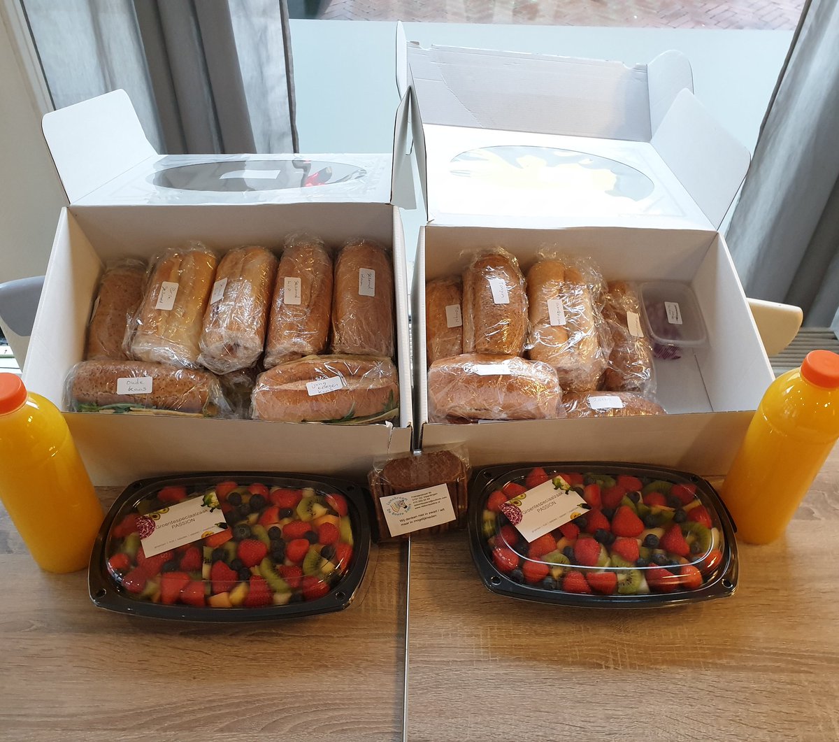 ZebraBonte's tweet photo. Bedrijfslunch is samenwerking met groentespeciaalzaak passion klaar gemaakt https://t.co/NFQQ1z7Dom