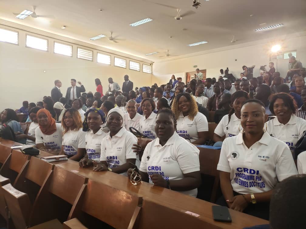 Une vue d'ensemble des doctorantes de la cohorte de l'UCAD du Ph.D PTCI-CRDI "cent femmes docteures en sciences économiques pour l'Afrique francophone à l'horizon 2025" lors de la rencontre du PM Canadien avec l'UCAD