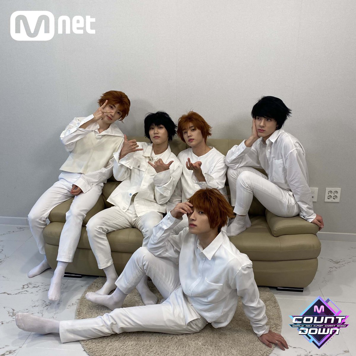 jacob_archive's tweet image. 200213 엠카뮤비 비하인드

© MnetMcountdown

#더보이즈 #ドボイズ #THEBOYZ #제이콥 #ジェイコブ #JACOB #REVEAL