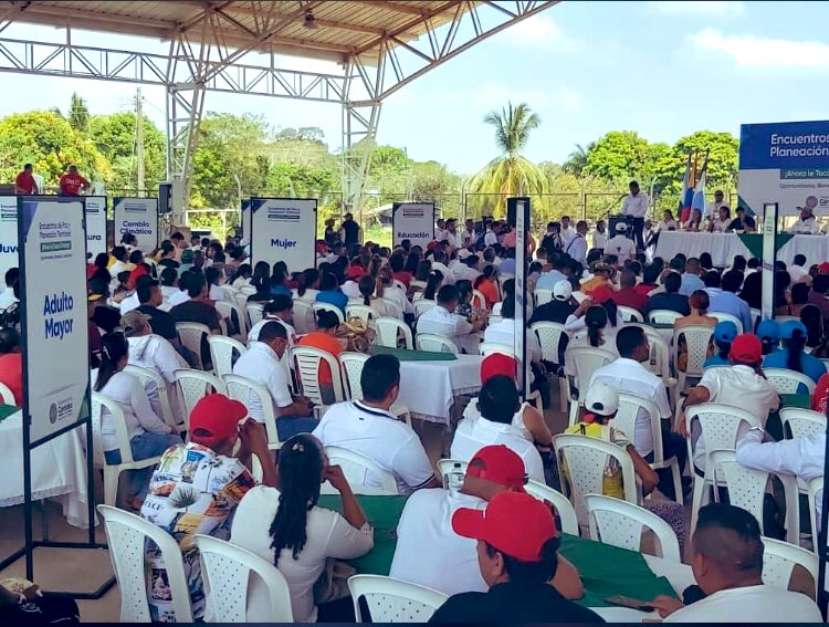 wuawuasss's tweet photo. Hoy le toco el turno #SanJorge  #apartada #Montelibano #PuertoLibertador #Ayapel  desde estas mesa comenzarán ese El Progreso de nuestro departamento #EncuentrosDePazYPlaneacionTerritorial #AhoraLetocaAlPueblo @orlandobenitezm @GobCordoba_ https://t.co/Eh1e2NAfDC