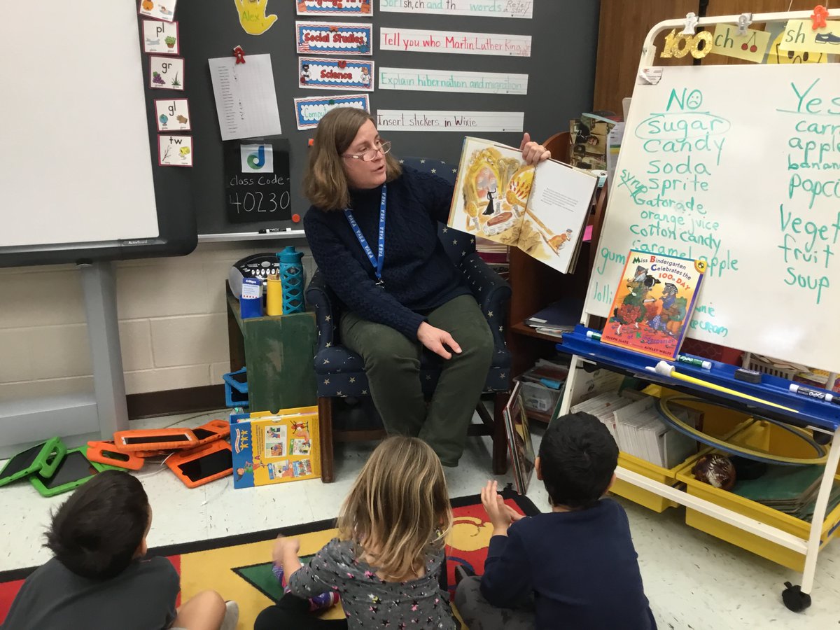 SandersCornerES's tweet photo. Thank you Mrs. Schutt, Deputy Kamps, Mrs. Briscoe, Mrs. Hanes, and Miss Lidell for being our "STAR Readers." 
@SandersCornerPE @SCES_Music @SCESart1 #SCES19 #FortheLoveofReading https://t.co/29eJKIs7Nh