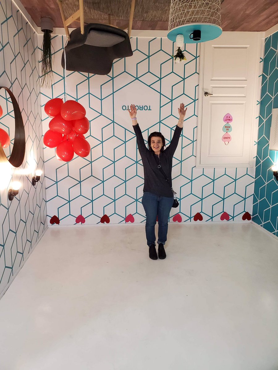 OntarioMelissa's tweet photo. You must check out #MuseumOfIllusions when visiting #Toronto! So much fun! #DiscoverON #illusions #imsotiny https://t.co/wyG2fBVItU