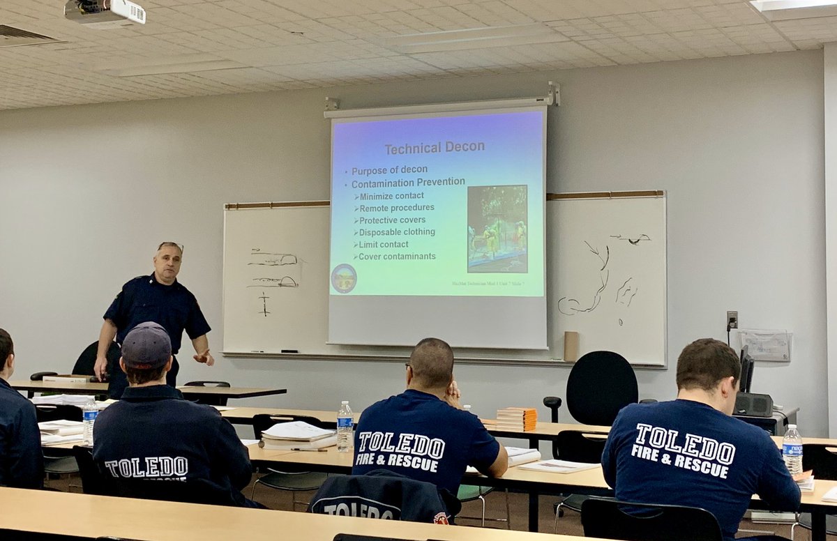 ToledoFire's tweet photo. Captain Ron Magers, #ToledoFire Special Operations, instructing day 1, Hazmat Tech class. Hazmat runs account for a very small percentage of the incidents we respond to but can be some of the most technical and time consuming runs we make. #hazmattech https://t.co/wetHtsJky8