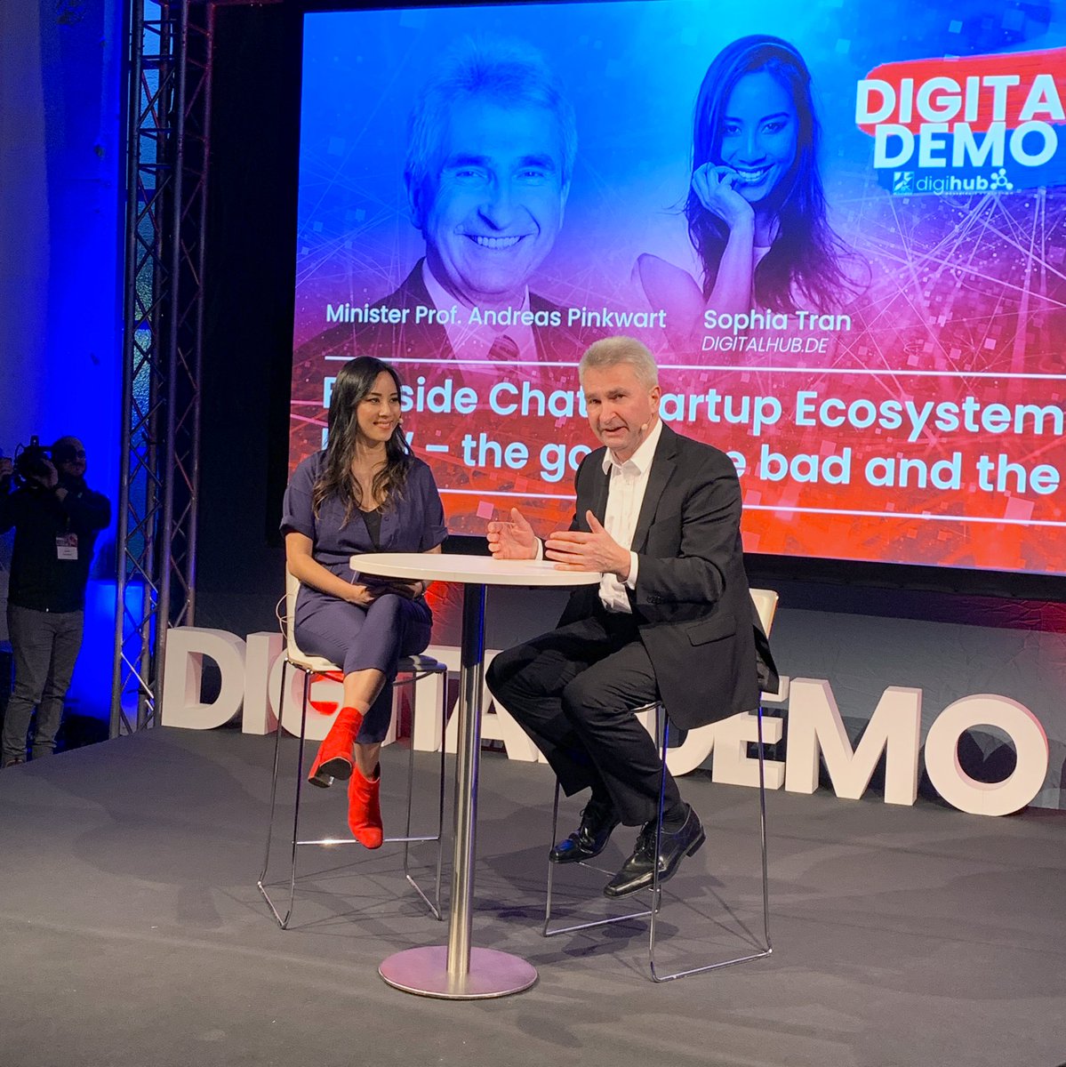 digitalhub_de's tweet image. Minister Prof. @a_pinkwart spricht auf dem #DigitalDemoDay über das „Startup Ecosystem NRW“.

#dwnrw 
@digihub_de @Sophia_Tran
