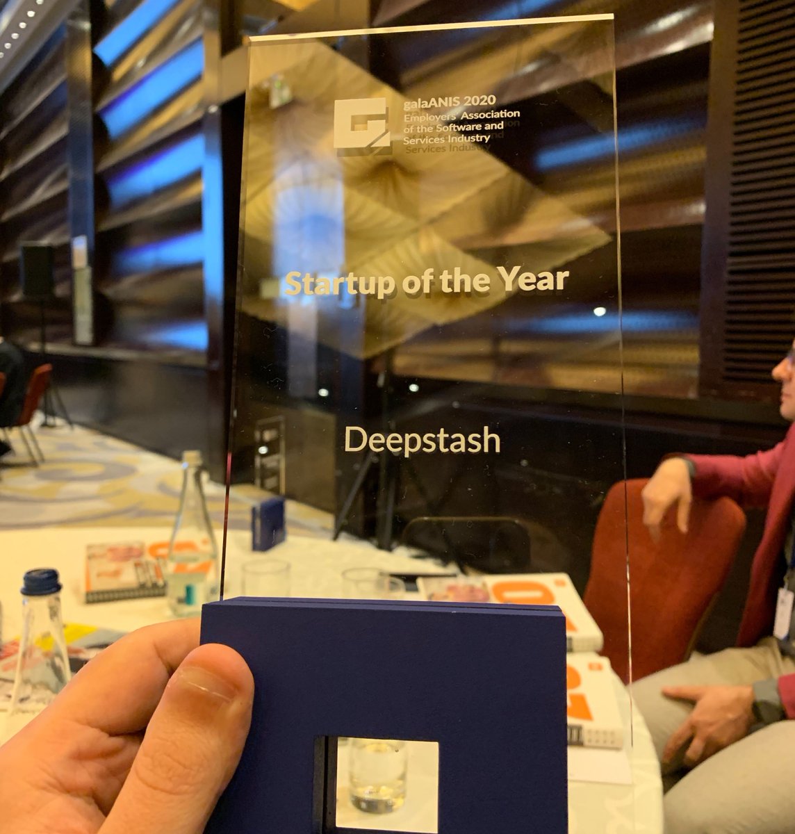 Deepstash just won the ANIS #StartupOfTheYear award. Some of our team members couldn't make it in the group photo, so our resident meme lord Cristian made sure we're all summoned. Small but happy 😀 team!