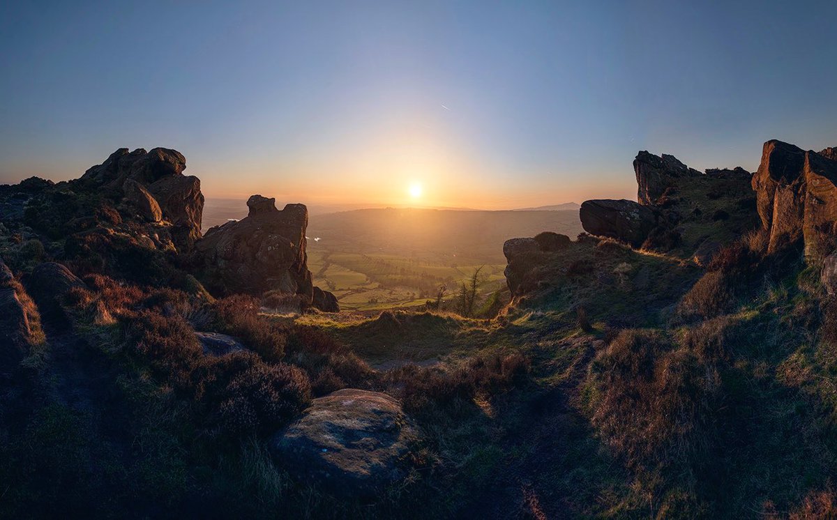 The view from the Roaches in the Staffordshire #PeakDistrict at sunset on this day last week.

Available as a limited edition print here andrewbrooksartist.com/print-artwork-…

#photography #landscape #UK #TheRoaches #geology #Staffordshire #sunset