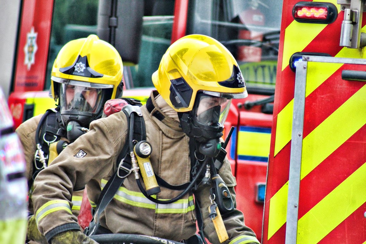 CDDFRS's tweet photo. We're at Spennymoor Fire Station tonight 6-7:30pm to talk to you about our consultation and proposed changes to the way we respond to incidents come along and #HaveYourSay ๐Our consultation can be read and completed by clicking this link โก๏ธhttps://t.co/XsTlp2bRCh #FireFuture https://t.co/G91em3LEWv
