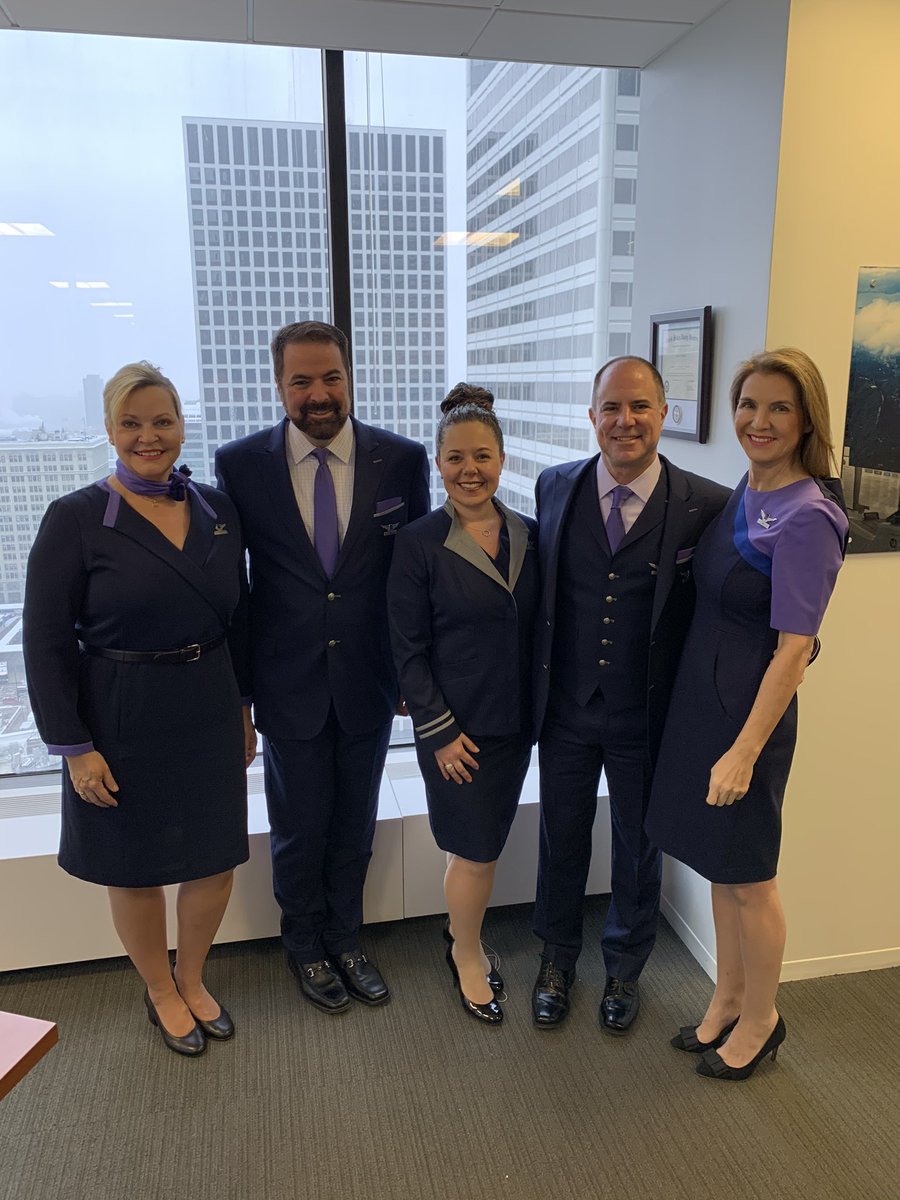 Inflight leaders showcasing our new uniform at Willis today! Thank you for joining our frontline FAs in testing our uniforms and representing our new brand! @michielle_ua @DeanWhitt44 @JenOB_United @LimacherKirk @weareunited