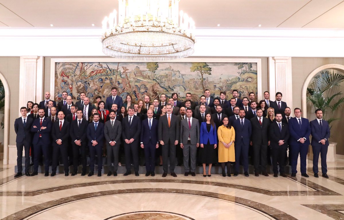 Hoy, nuestros presidentes han asistido junto al resto de presidentes de las AJES de España, a la audiencia con S.M. El Rey. 
El motivo de dicha audiencia ha sido compartir las inquietudes de los jóvenes empresarios/as y presentar la nueva comisión  ejecutiva de <a href="/CEAJE/">CEAJE</a> 
#somosaje