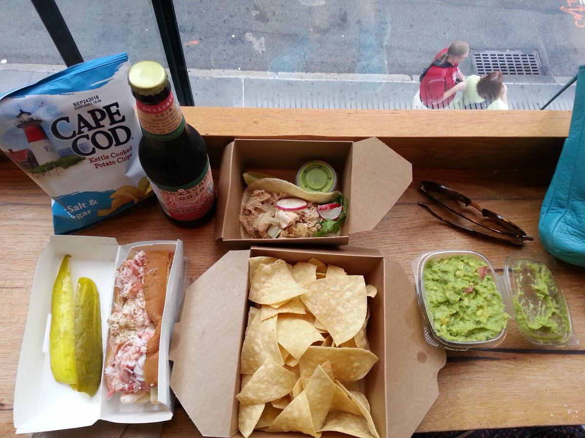 The best thing about City Kitchen is that there's no need to compromise! Stop by <a href="/LukesLobster/">Luke's Lobster</a> for a delicious crab roll, #Gabrielas for chips &amp; guac, or for the many other dishes at all our wonderful eateries.

📸 : Keven T