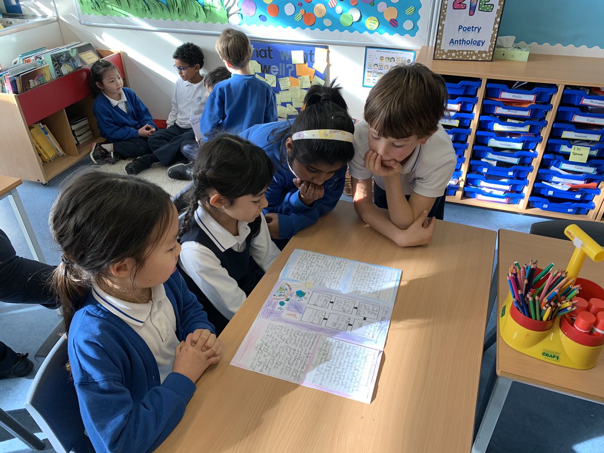 BSNJSV's tweet image. #JSVY3 sharing their explanation texts with #JSVY2. Year 3 explained why turtle numbers are declining and gave tips on how to reduce our carbon footprint, preventing the problem from escalating.