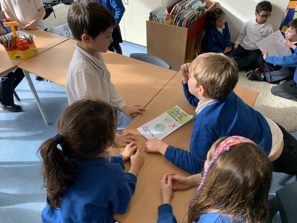 BSNJSV's tweet image. #JSVY3 sharing their explanation texts with #JSVY2. Year 3 explained why turtle numbers are declining and gave tips on how to reduce our carbon footprint, preventing the problem from escalating.