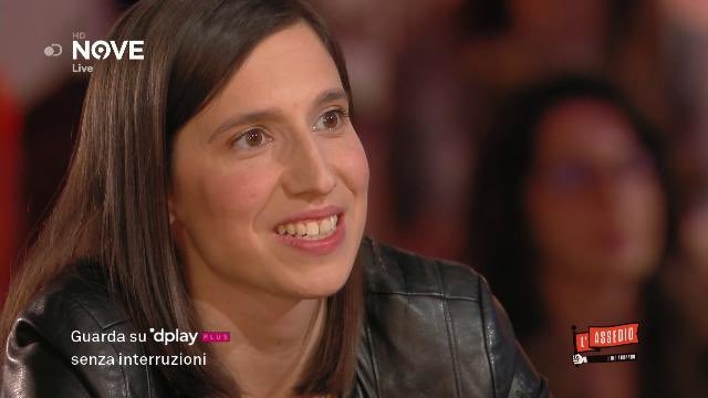 evagiovannini's tweet photo. Se @ellyesse dice che sta con una donna va in home page su tutti i siti (dovrebbe essere una non notizia, una cosa bella ma normale).

Se a 28 anni è relatrice per la riforma del trattato di Dublino al Parlamento UE niente, non gliene frega niente a nessuno. 

Quanta pazienza. https://t.co/XRnvbHBChC