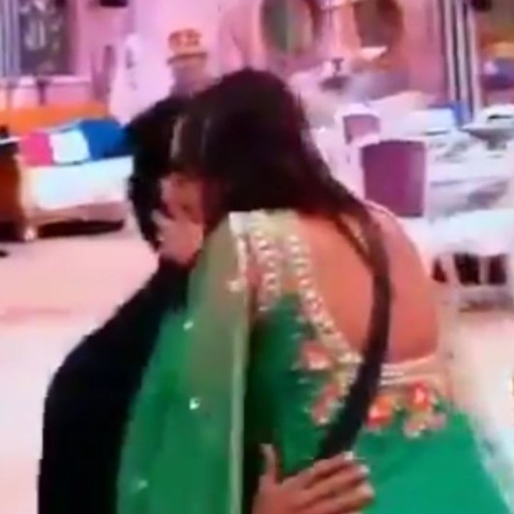 Akkikingoggy211's tweet image. Kutte #SidNaaz ki ho. Rhi hai.. Le ab chup rhe.. #Cheapcolorstv