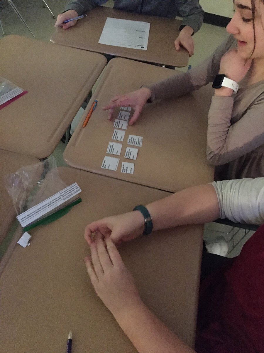 MsLBenishek's tweet photo. Choices for grammar work. Independent on chromes, leveled practice in small groups, and grammar games! https://t.co/NE0GsBJ2HQ