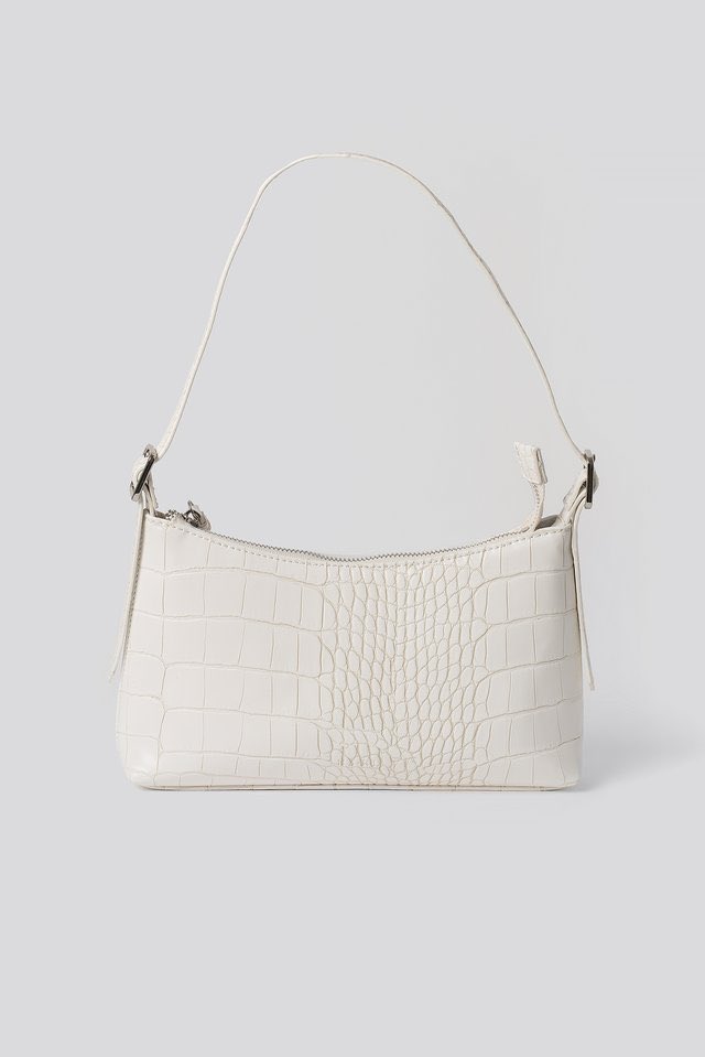 nakdcollection's tweet photo. This #whitebag is sooo popular in the whole Europe! You should get these 💕 #happyshopping #nakdpartner #nakd #nakdeurope https://t.co/d2NJrtkolm