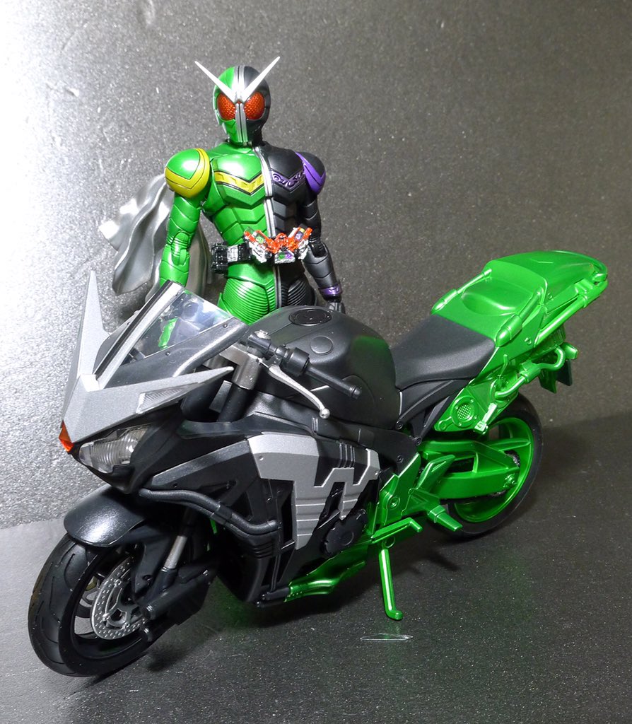 wildchalice91's tweet photo. 真骨彫Wが出た時発売された新ハードボイルダーを当時買いました。それから旧ハードボイルダーを持っていたのでヤフオクで売却。仮面ライダーにはバイクが似合いますね。
#HardBoilder #MaskedRiderW #ハードボイルダー #仮面ライダーW https://t.co/CtGwG1qEV4