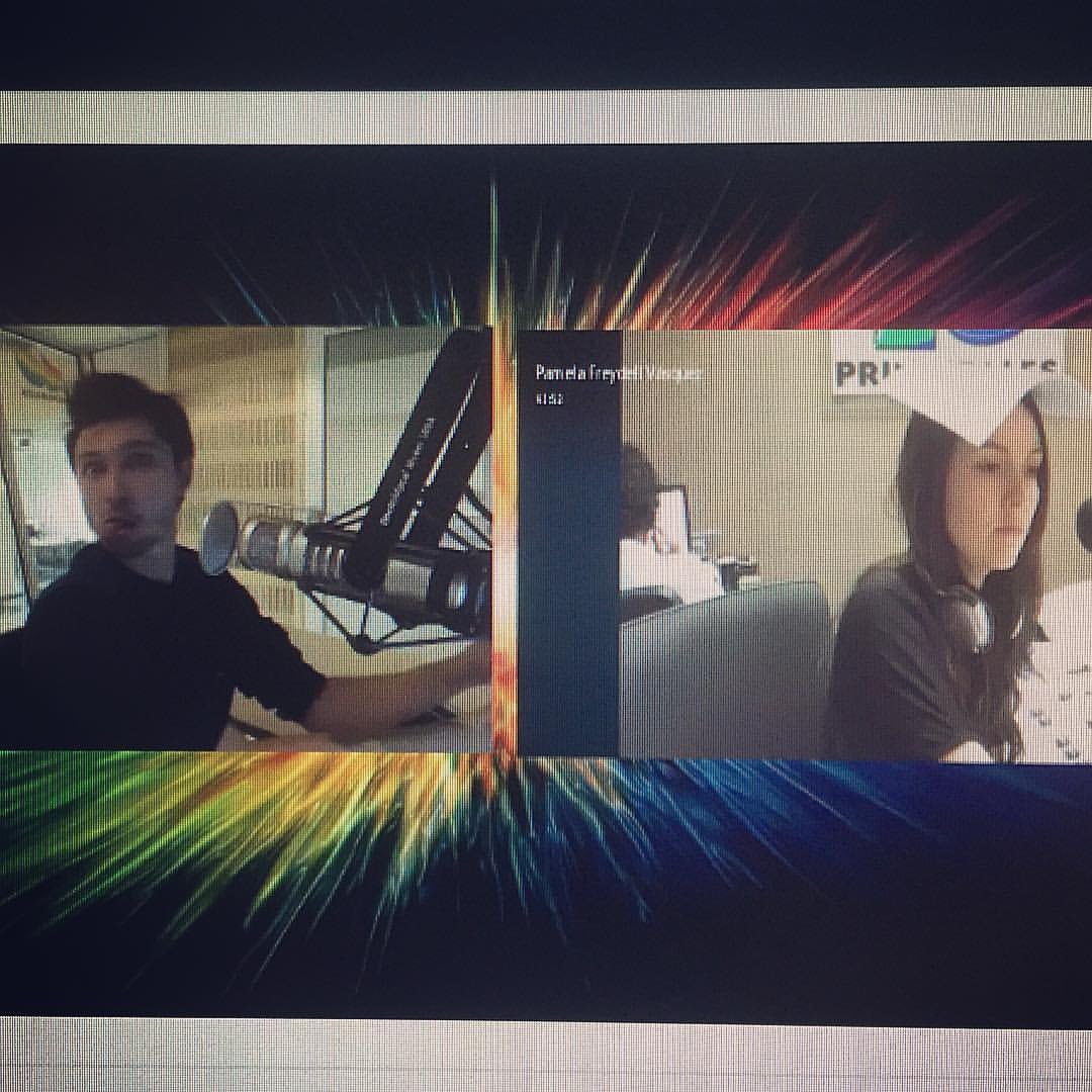 saenzdiego's tweet photo. Me acuerdo de esta bella época con @pamelafreydell @los40colombia #cuandoconocilaradio #los40radio 😍 📻 https://t.co/yipfYZwfH7