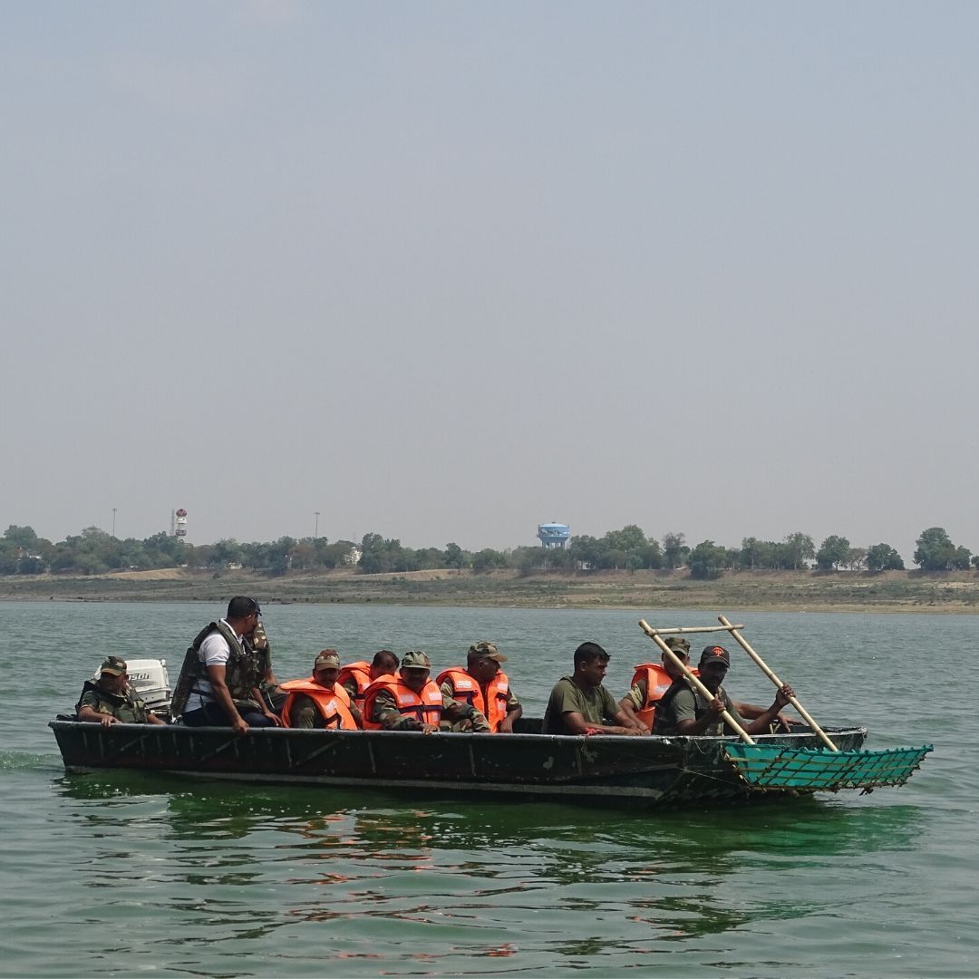 OperationGanga's tweet photo. Boat Patrolling done by Ganga Task Force to ensure the cleanliness of #Ganga.
.
.
#OPGanga #ArmyforGanga #ThistimeforGanga #indianarmy #cleanIndia #CleanGanga #incredibleindia #deshkeveer #nationfirst #namamigange #cleangangamission https://t.co/Xgfm1Vf2lu