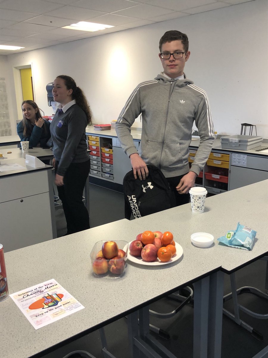 Celebrating some of our hardworking pupils success this morning, with 1 pupil from year 7 to 11 each receiving a treat for being nominated Science pupil of the term 👨‍🔬👩‍🔬 Da iawn! 🎉