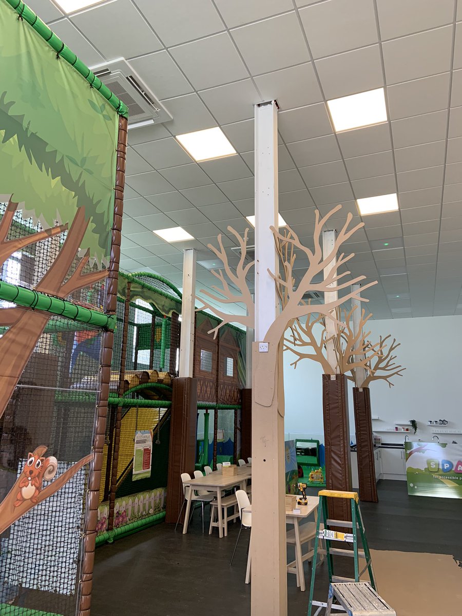 AlanStockton11's tweet photo. Good Mornings work as the team stop for a quick dinner break transformation taking shape now @spacesensory @muir_property @MuirGroupHA https://t.co/cneTZY3g08
