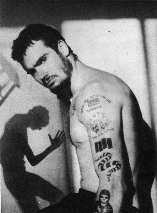 Heute hat der wahrscheinlich sexieste Punkboy ever Geburtstag Happy Birthday Henry Rollins ! 