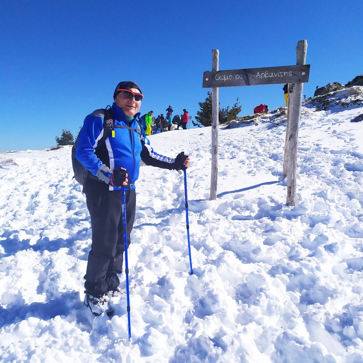 #traceyoureco #neverstopexploring #hikingadventures #hiking #snow #OLYMPUS #Smile #friends #activities #outdoors #trekking #mountain #verymacedonia #katerini #Greece